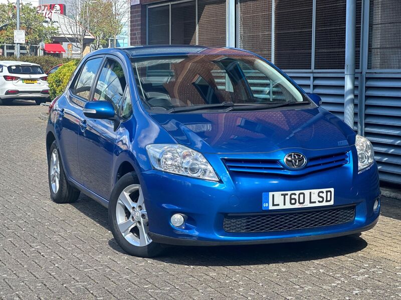 TOYOTA AURIS