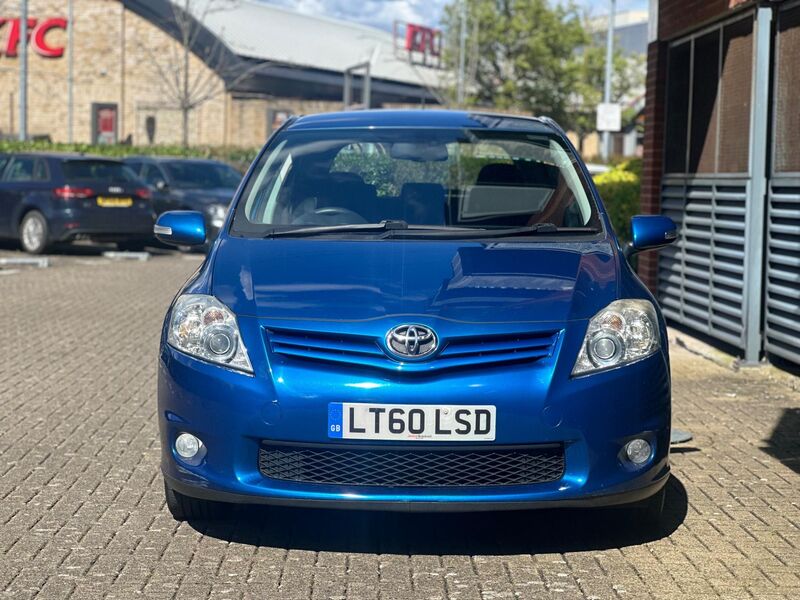 TOYOTA AURIS