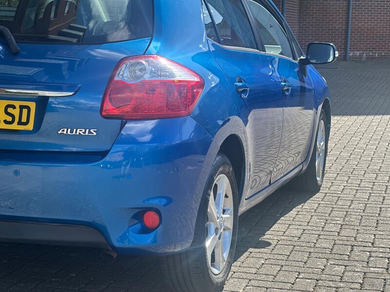 TOYOTA AURIS