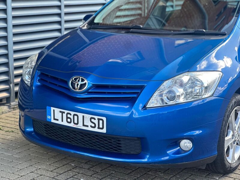 TOYOTA AURIS