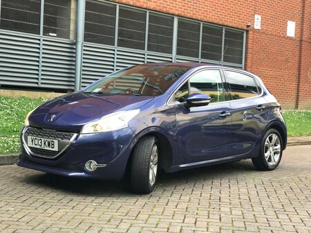 PEUGEOT 208 1.2 VTi Allure Euro 5 5dr